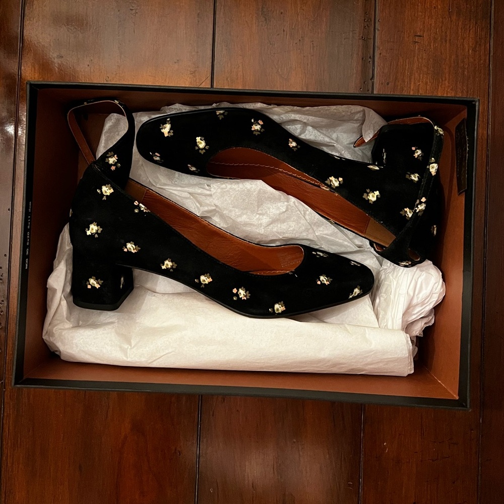 NWT Coach suede pumps size 6 - Picture 5 of 8